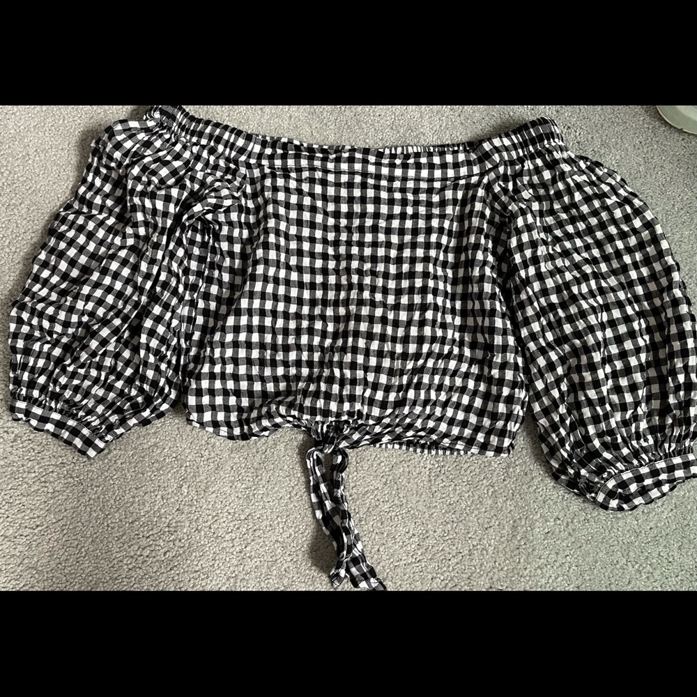Forever 21 Cute Top size S - off or on shoulders